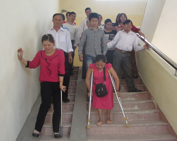 Thiết[-]kế[-]cầu[-]thang[-]khó[-]đi